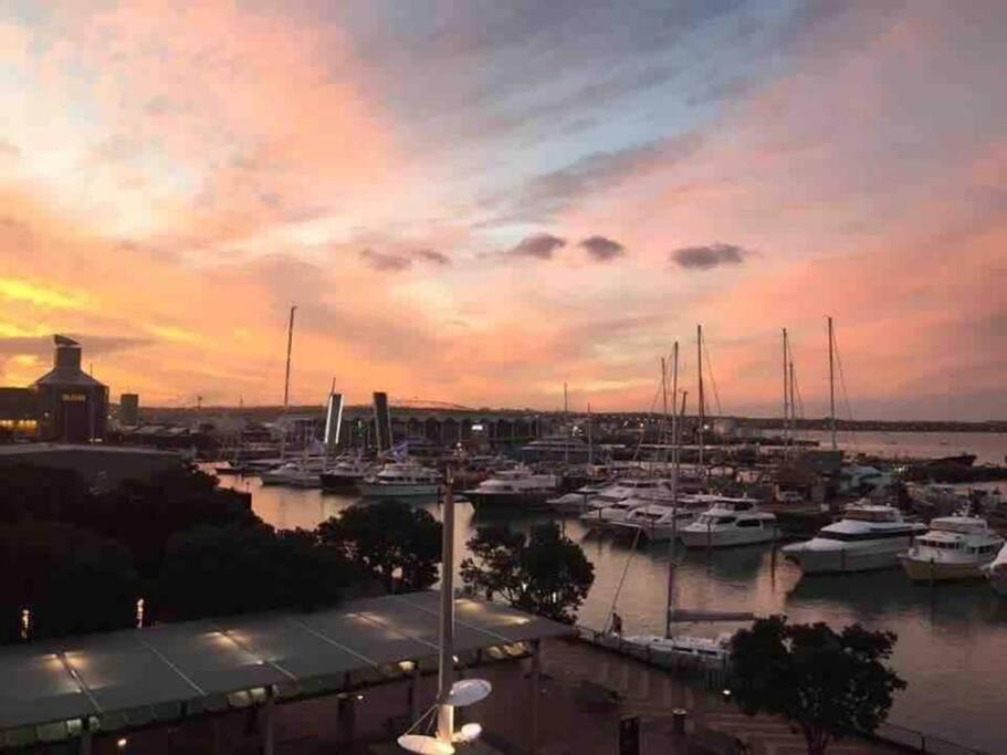 Апартаменты Luxury Waterfront Nest Above Viaduct Harbour Окленд Экстерьер фото