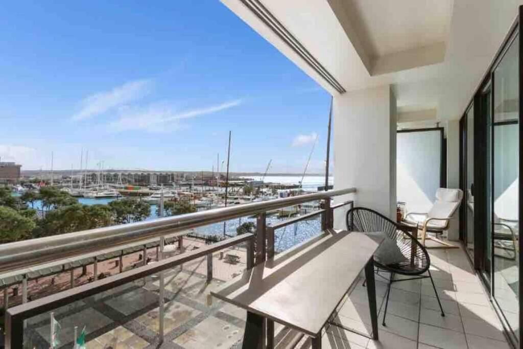 Апартаменты Luxury Waterfront Nest Above Viaduct Harbour Окленд Экстерьер фото
