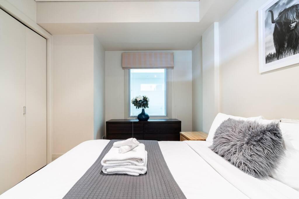 Апартаменты Luxury Waterfront Nest Above Viaduct Harbour Окленд Экстерьер фото