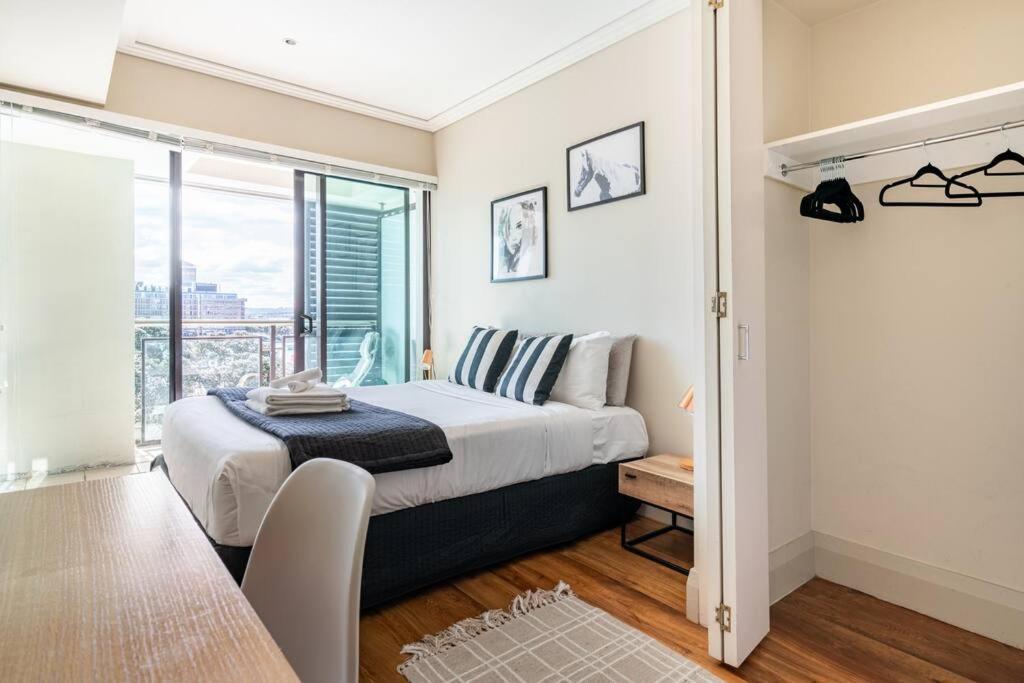 Апартаменты Luxury Waterfront Nest Above Viaduct Harbour Окленд Экстерьер фото