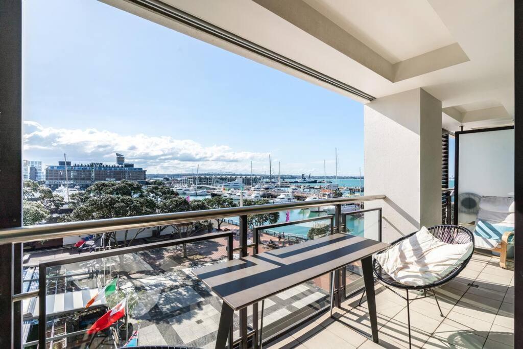 Апартаменты Luxury Waterfront Nest Above Viaduct Harbour Окленд Экстерьер фото